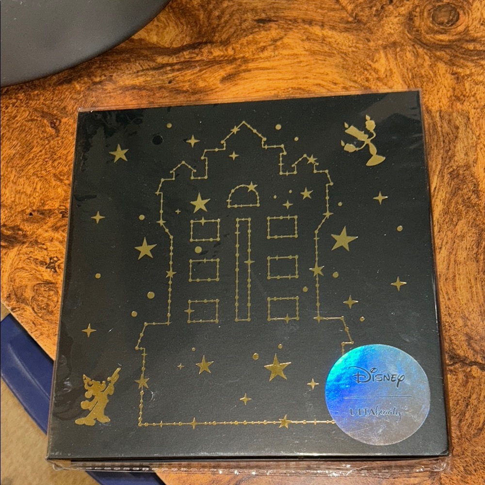HP🎊Disney Hollywood Studios eyeshadow and lip
